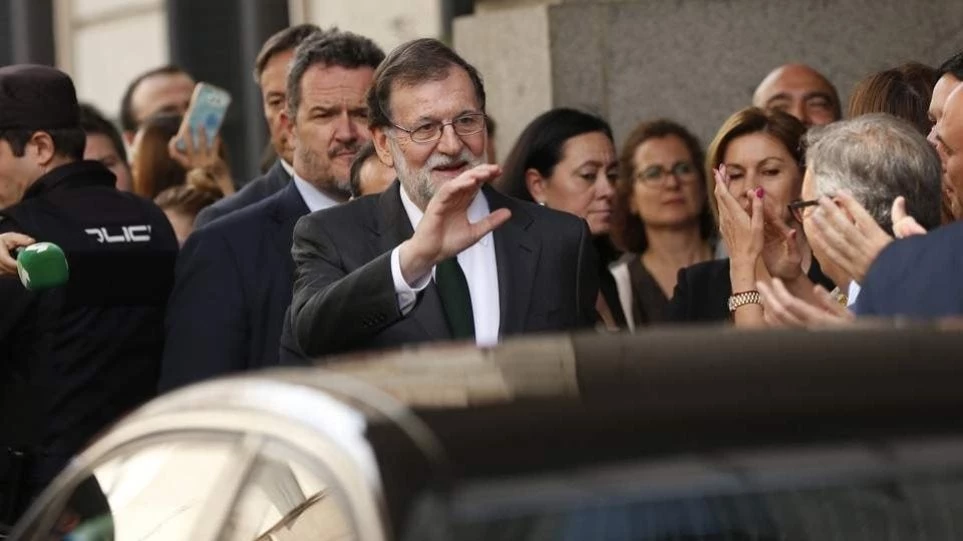 Ο Μαριάνο Ραχόι υποθηκοφύλακας: Επέστρεψε στην παλιά του δουλειά (Βίντεο)